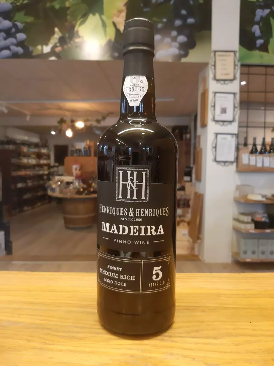Henriques & Henriques Madeira Finest Medium Rich 5 years old